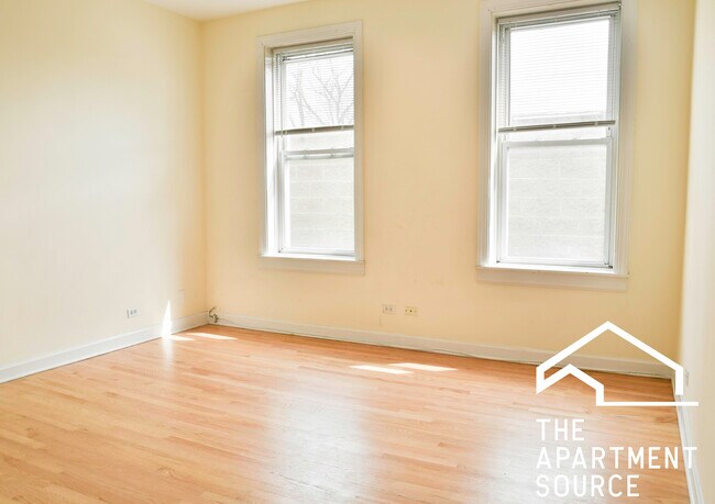 Building Photo - 2318 N Southport Ave