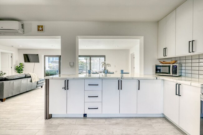 Building Photo - 106 Playmore Dr