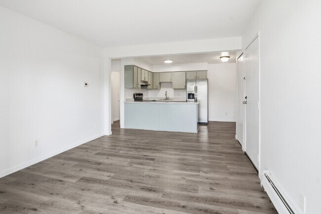 Building Photo - $1,140.95 with Half Off The First Month's Rent, 1 Bed - 1 Bath, Condo in Denver with Easy Access ...