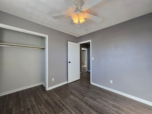 Building Photo - Spacious 5-Bedroom Family Home