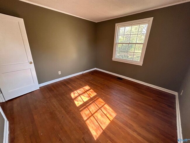 Building Photo - 803 Fairway Dr NW