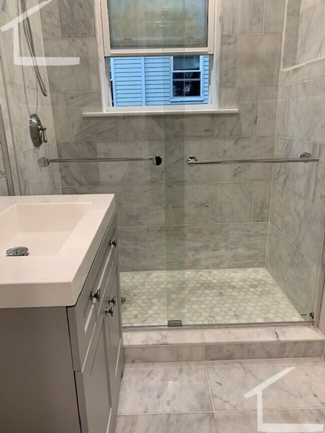 Building Photo - Renovated 3 bed in Brighton!!!