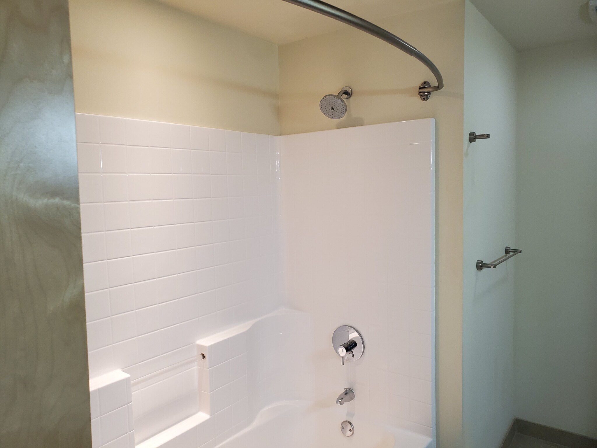 Building Photo - 309 E 5th St