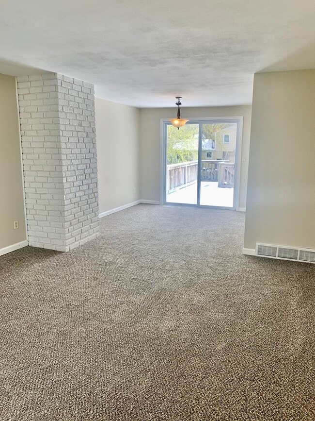 Building Photo - 8038 Evesborough Dr