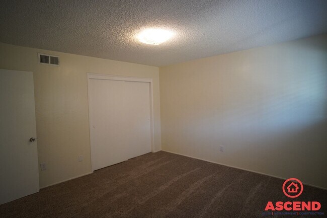 Building Photo - Cozy 3 Bedroom  2bath apartment