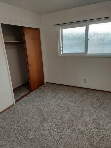 Building Photo - 240 Gifford Ave