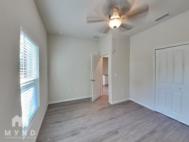 Building Photo - 2690 Shabonne Ln