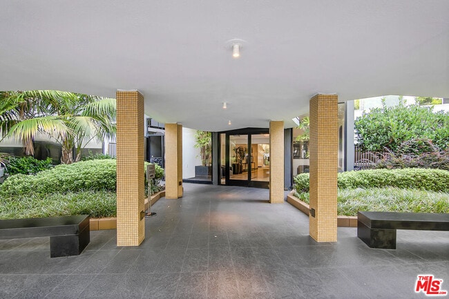 Building Photo - 1155 N La Cienega Blvd