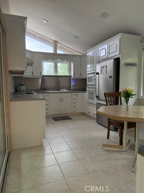 Building Photo - 542 Via Estrada