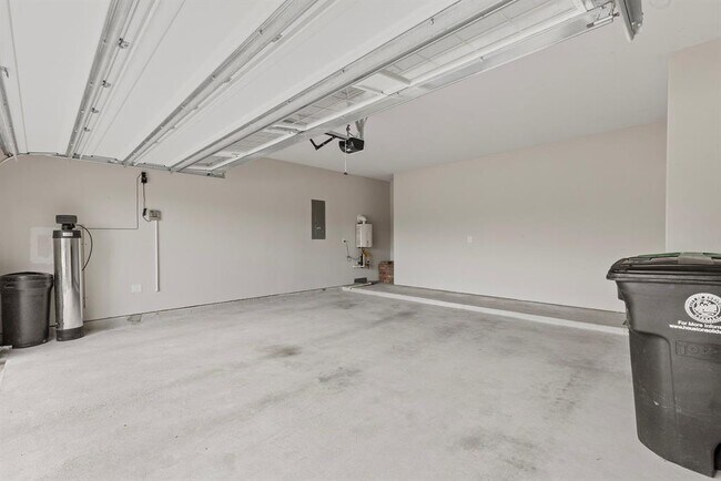 Building Photo - 12123 Parade Park Pl