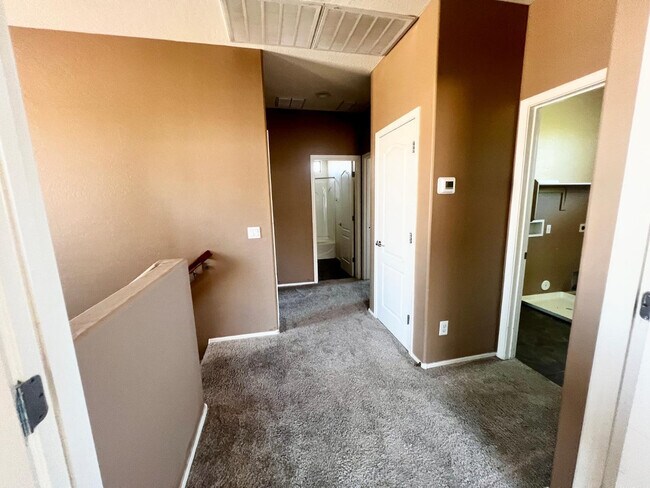 Building Photo - 879 E Stottler Dr