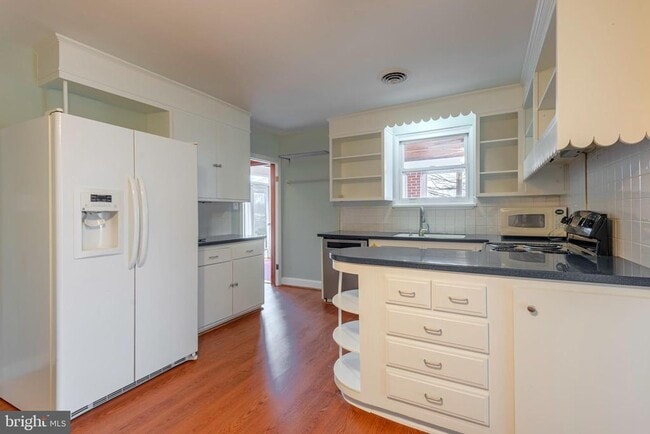 Building Photo - 871 Highland Ave