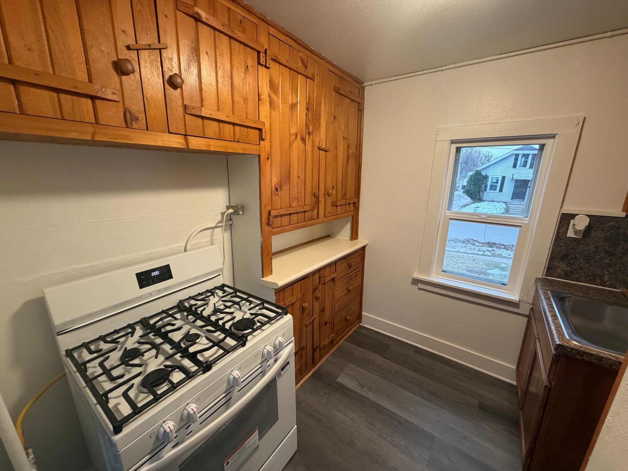 Kitchen - 6318 W Grant St