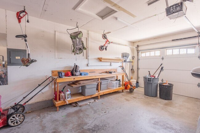 Building Photo - Central Single Family Home