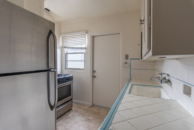 Building Photo - 4513-4519 Wilson Avenue