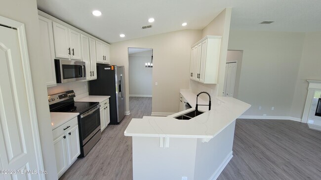 Building Photo - 2735 Woodsdale Dr