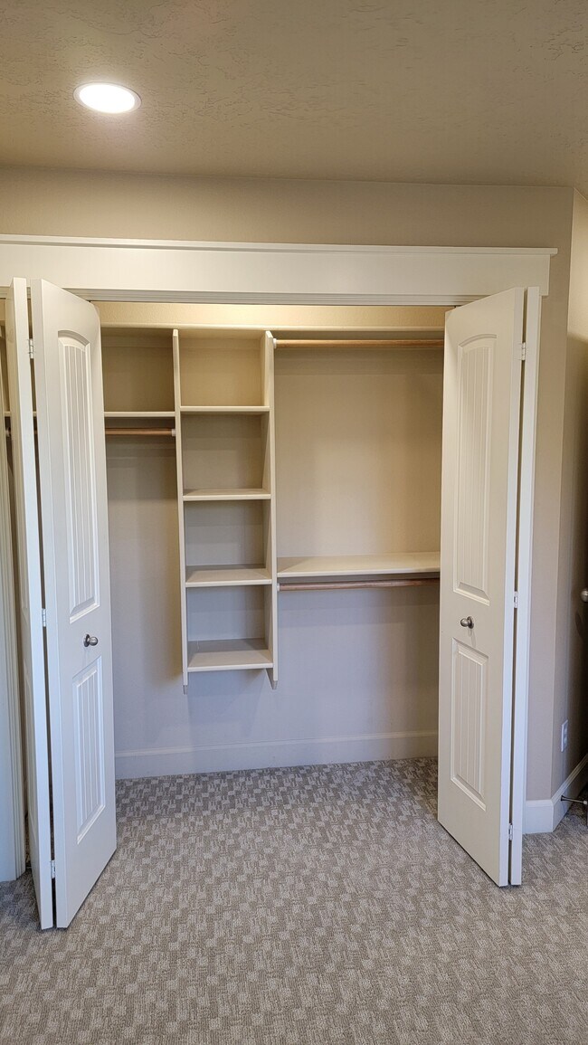 Building Photo - 3993 N Heritage View Ave