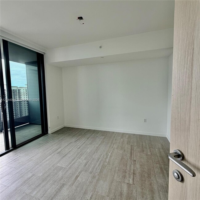 Building Photo - 1000 Brickell Plaza