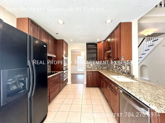 Building Photo - 7915 Vermilion Dr