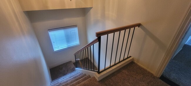 Building Photo - Adorable Spacious 3 Bdrm 3 Bath Home