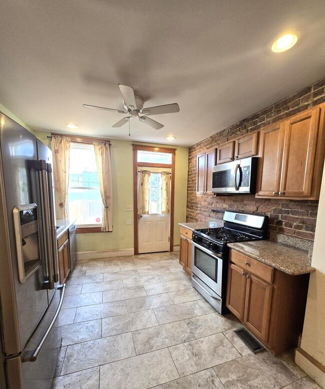 Building Photo - 3-Bedroom, 2-Bathroom in Brewers Hill