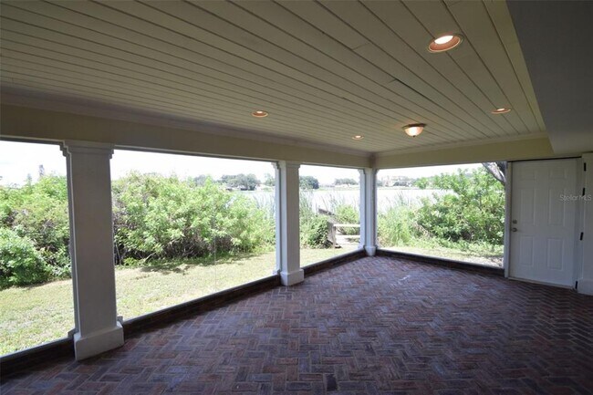 Building Photo - 1204 Honeytree Ln W