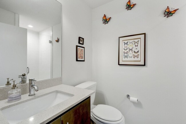 Building Photo - South Austin 3x3.5 Townhome @Bluebonnet Lane