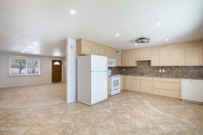 Building Photo - 14225 N 39th Way