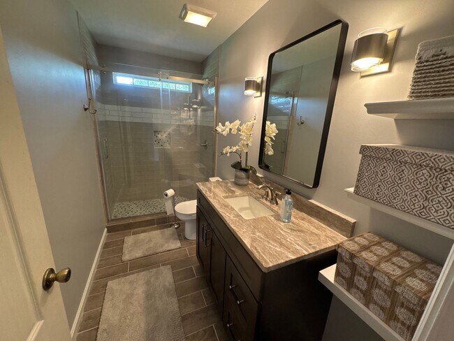 Building Photo - FOR LEASE- 4 BEDROOM FURNISHED HOME IN MT....