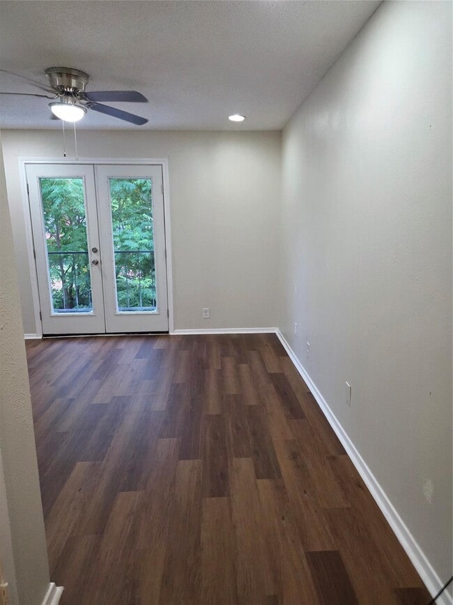 Building Photo - 709 Cain Dr