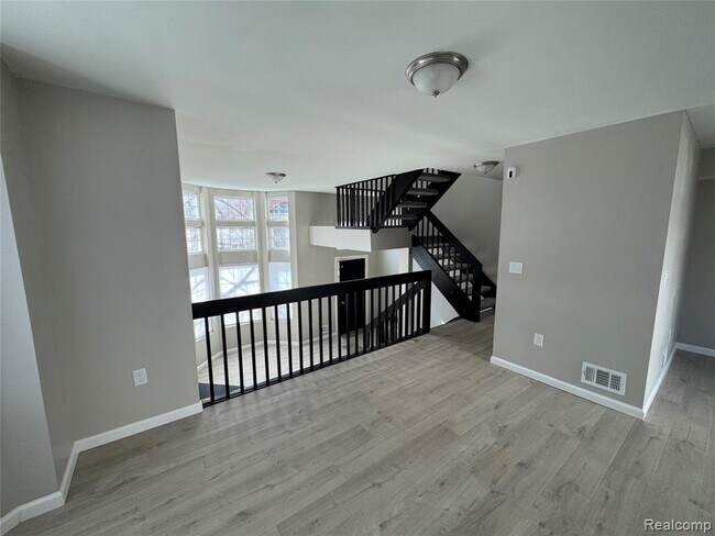 Building Photo - 115 Georgetown Square N