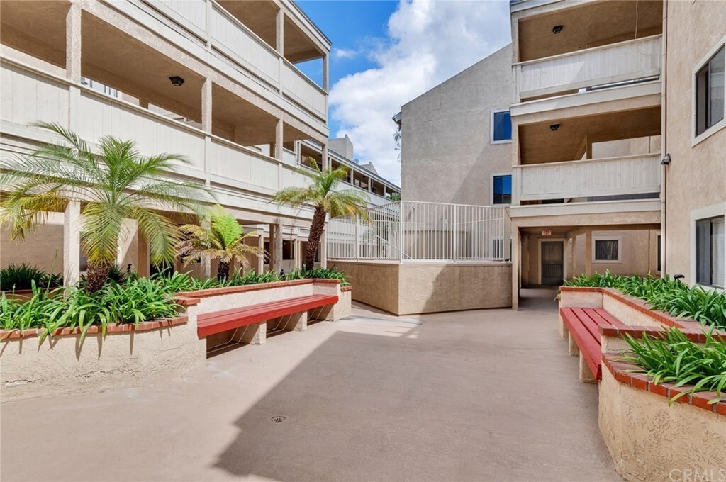 Building Photo - 2343 E 17th St