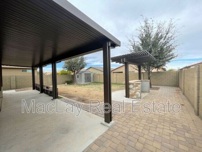 Building Photo - 1728 W Loemann Dr