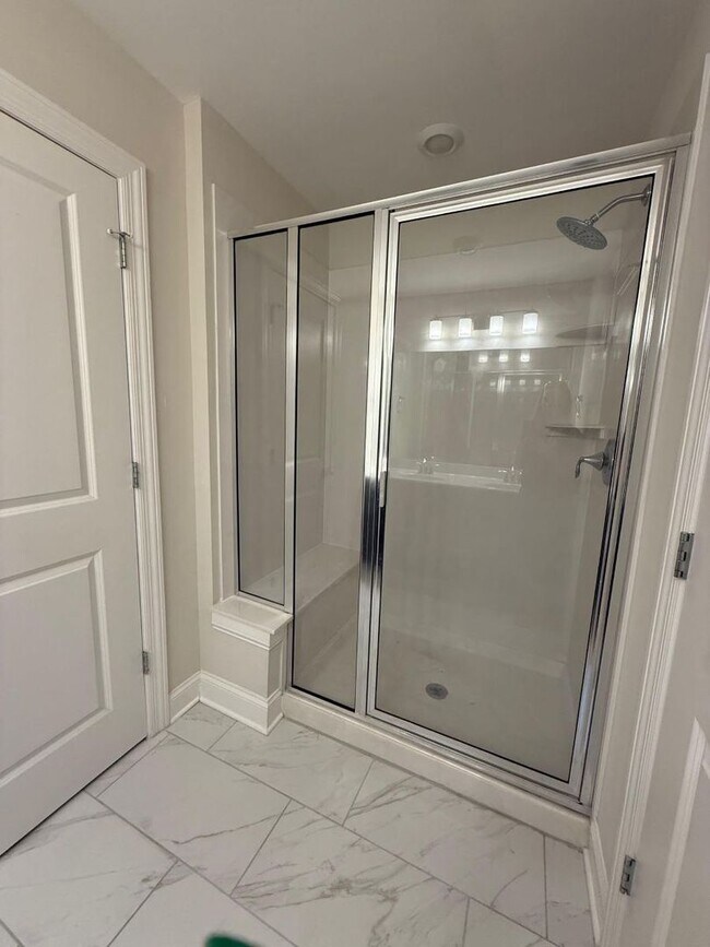 Building Photo - 5750 Dockside Dr