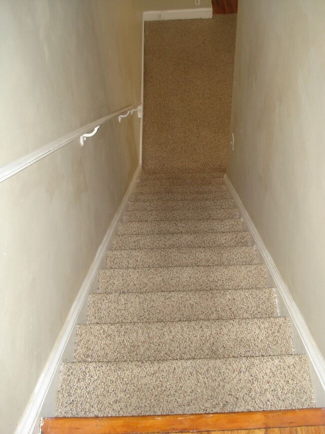 Building Photo - 400-402 Burr