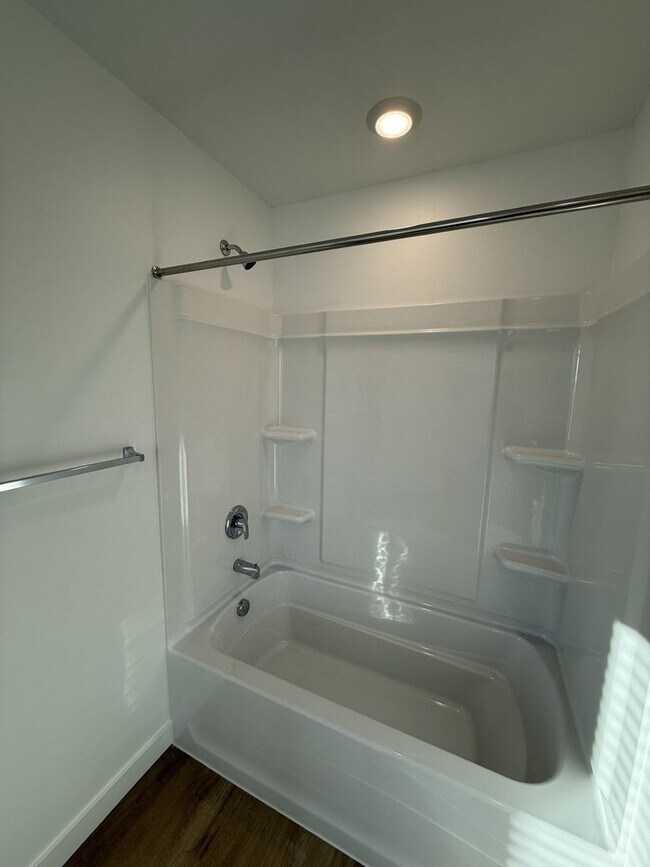 Building Photo - Beautiful Town Home in Salem, UT