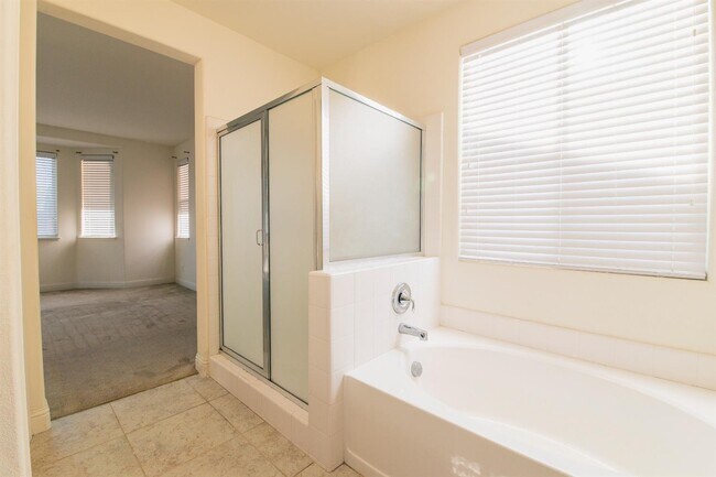 Building Photo - 3952 Serena Ave