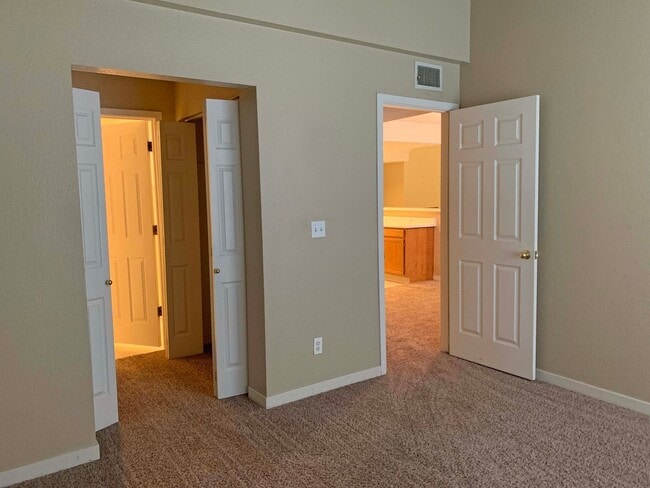 Building Photo - 1225 W Prospect Rd