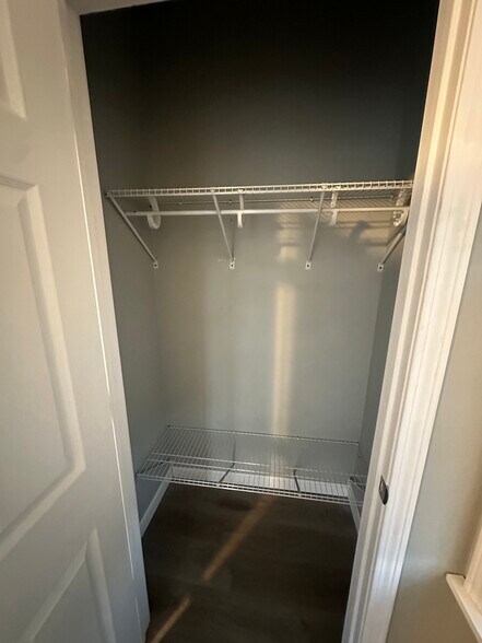 Building Photo - 406 Cahill St