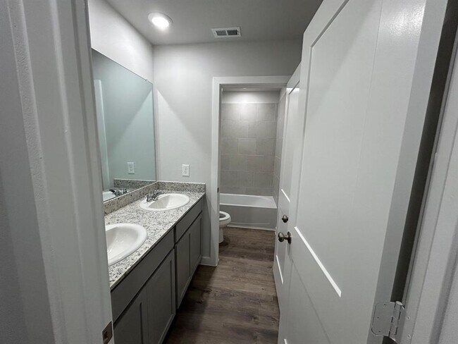 Building Photo - 7850 Alset Dr