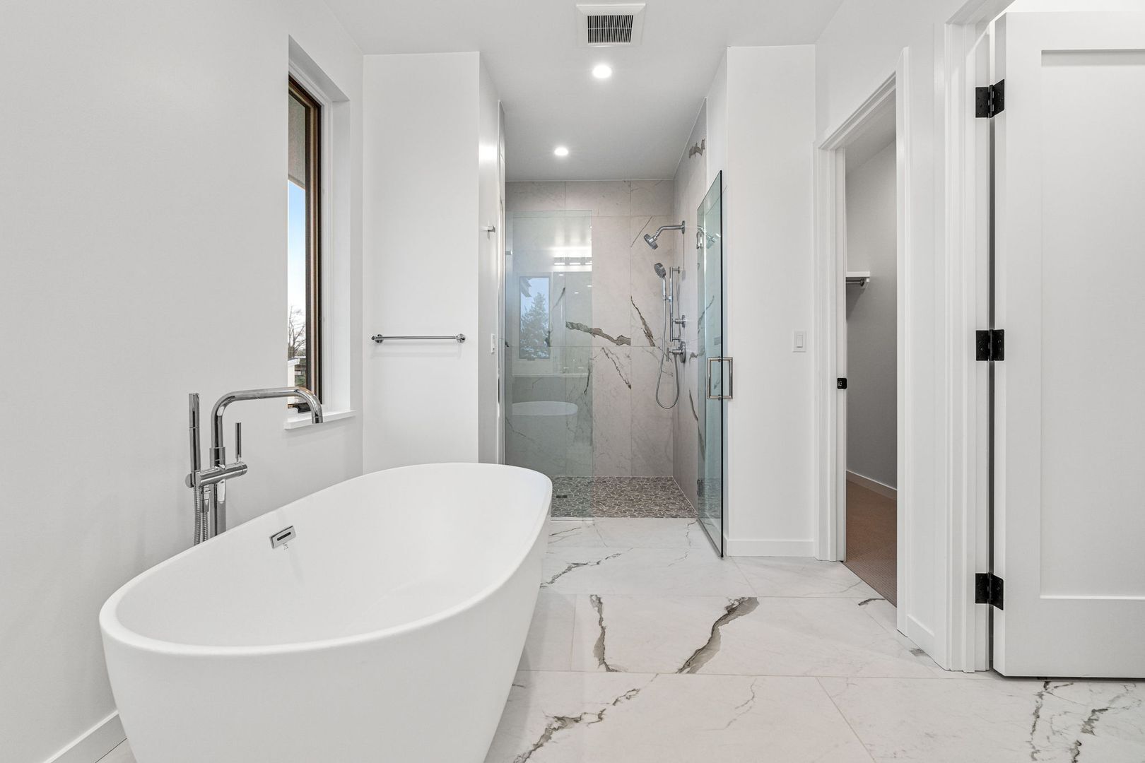 Building Photo - 2155 Vine Ave