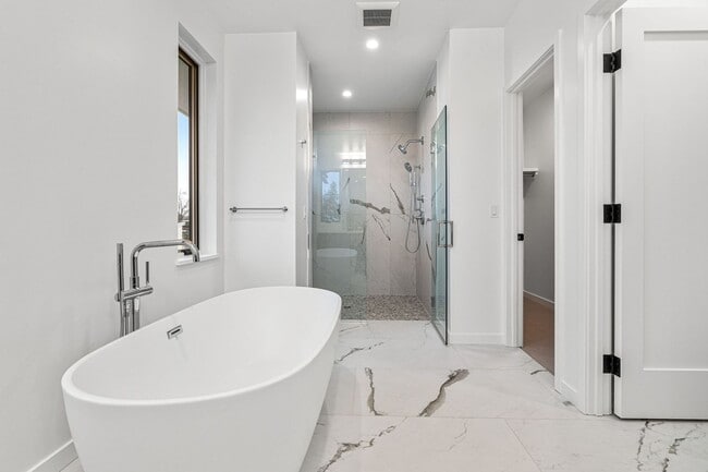 Building Photo - LUXURY LIVING 5 Bed 5 Bath New Home Located In Boulder- Available now!