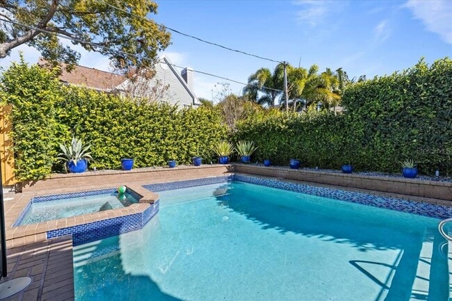 Building Photo - 2903 W Bay Ct Ave