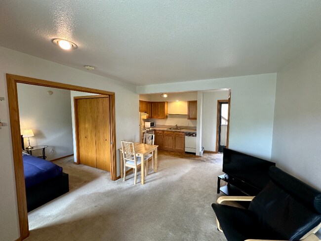 Building Photo - 2711 Mapleton Ave