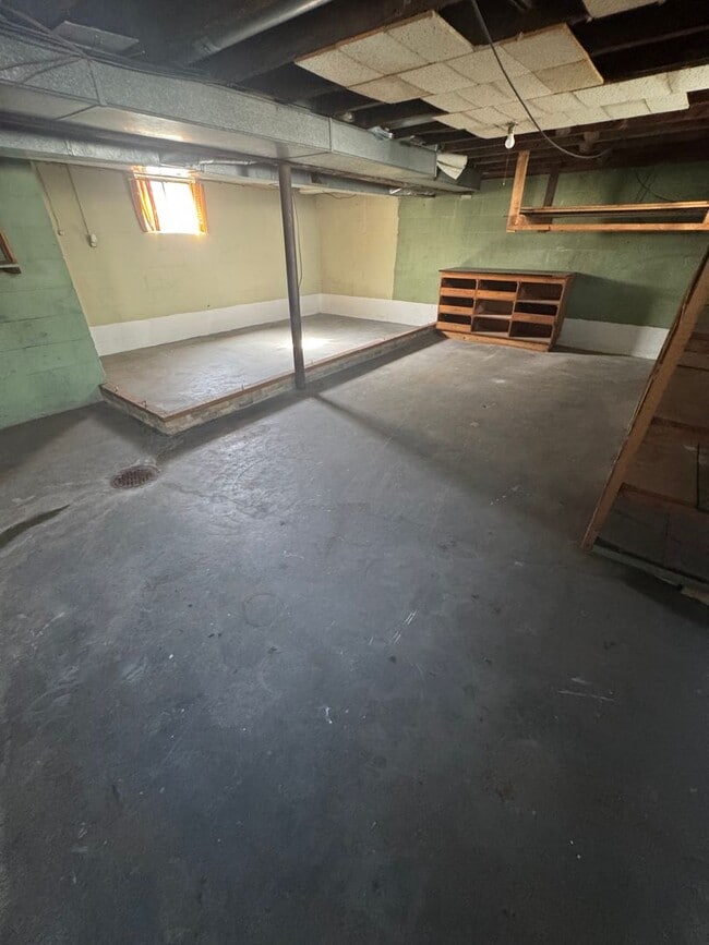 Building Photo - Beautiful 3 Bedroom 1.5 Bathroom Historic ...