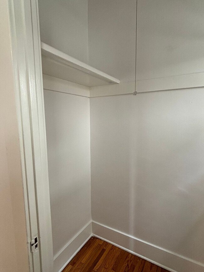 Building Photo - Beautiful 2 Bedroom 1 Bath available now in Long Beach