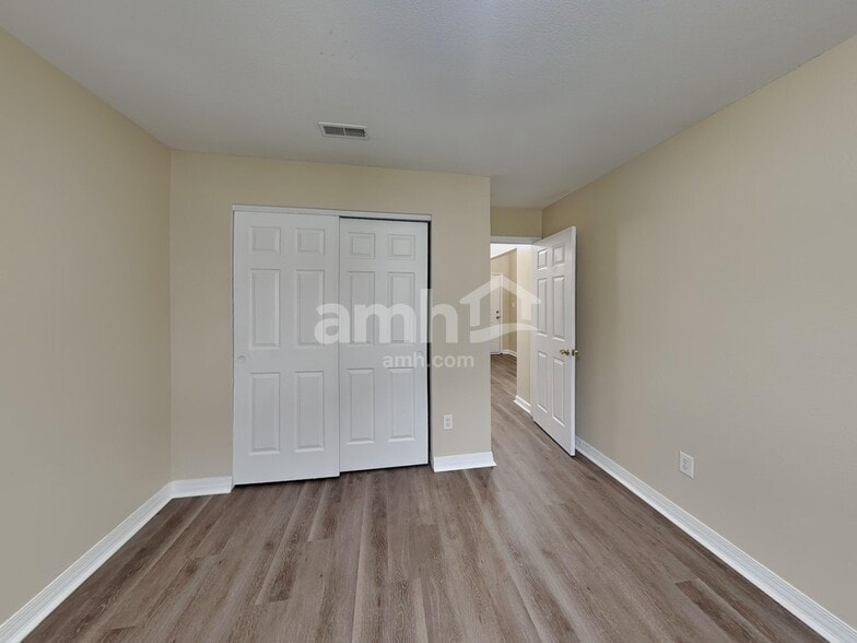 Building Photo - 2438 Pinebark Dr