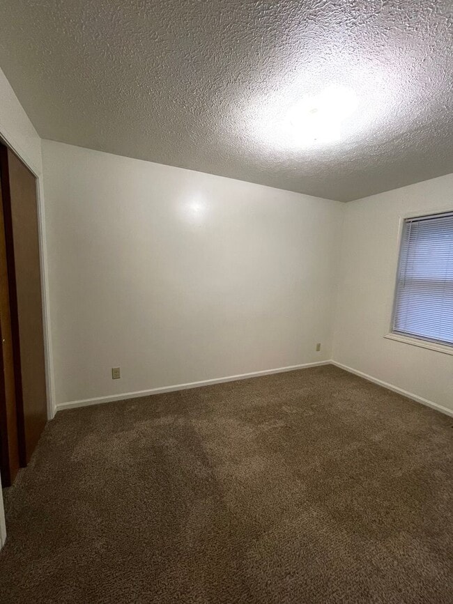 Building Photo - 1606-3