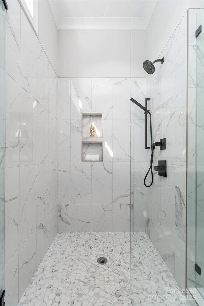 Building Photo - 805 Naples Dr