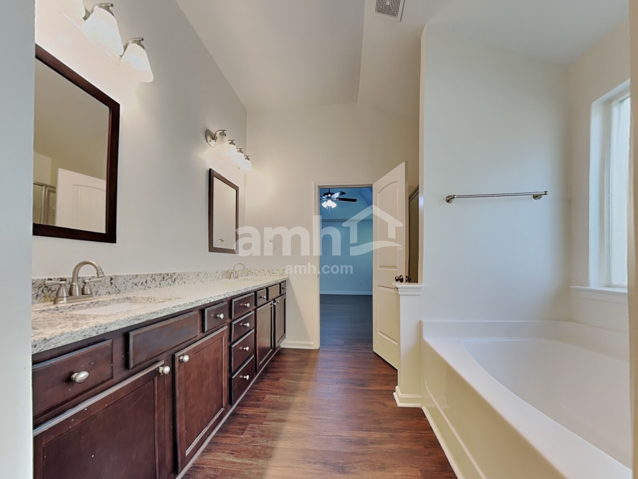 Building Photo - 301 Boulder Run